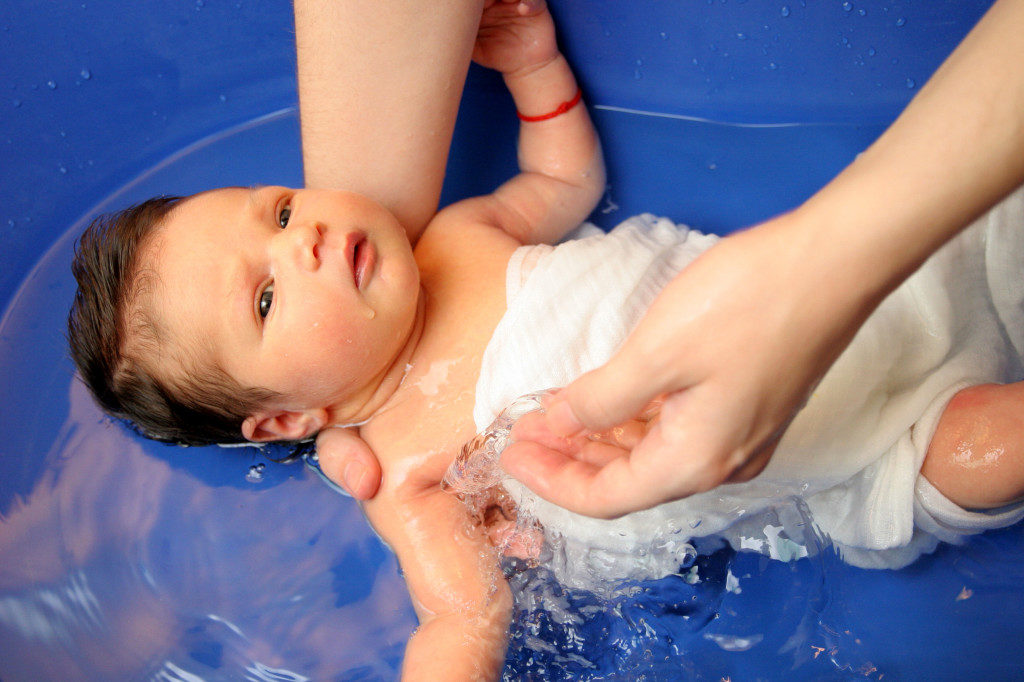 купание новорожденной в отваре ромашки