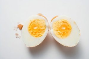 как вводить яйцо в прикорм ребенка