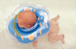 круг на шею для купания новорожденных
