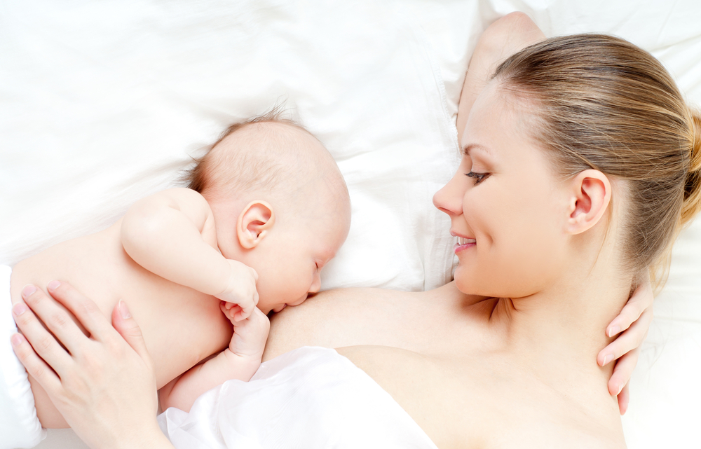 кормление грудью новорожденного по требованию