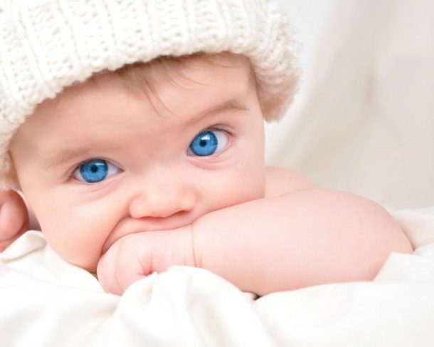 голубые глаза у новорожденного