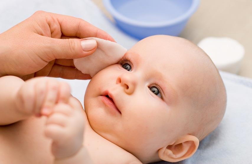 обработка глаз у новорожденного