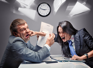Что делать, если коллега на работе ведёт себя агрессивно